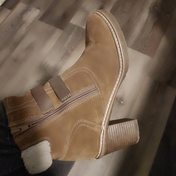 White Mountain Joker II Taupe Sued Boots Size 8.5. - Picture 9 of 13